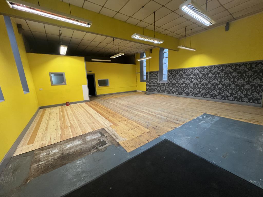 Lot: 119 - FORMER CHAPEL WITH POTENTIAL - General view of main Chapel room